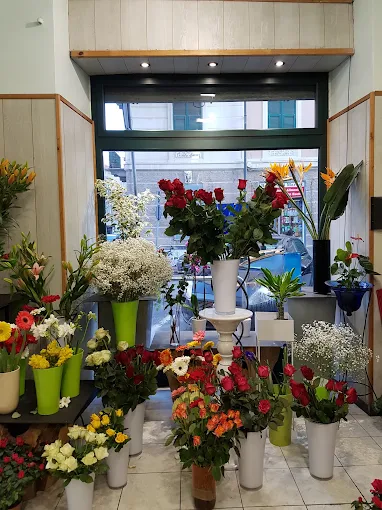 Composizione floreale pronta per la consegna